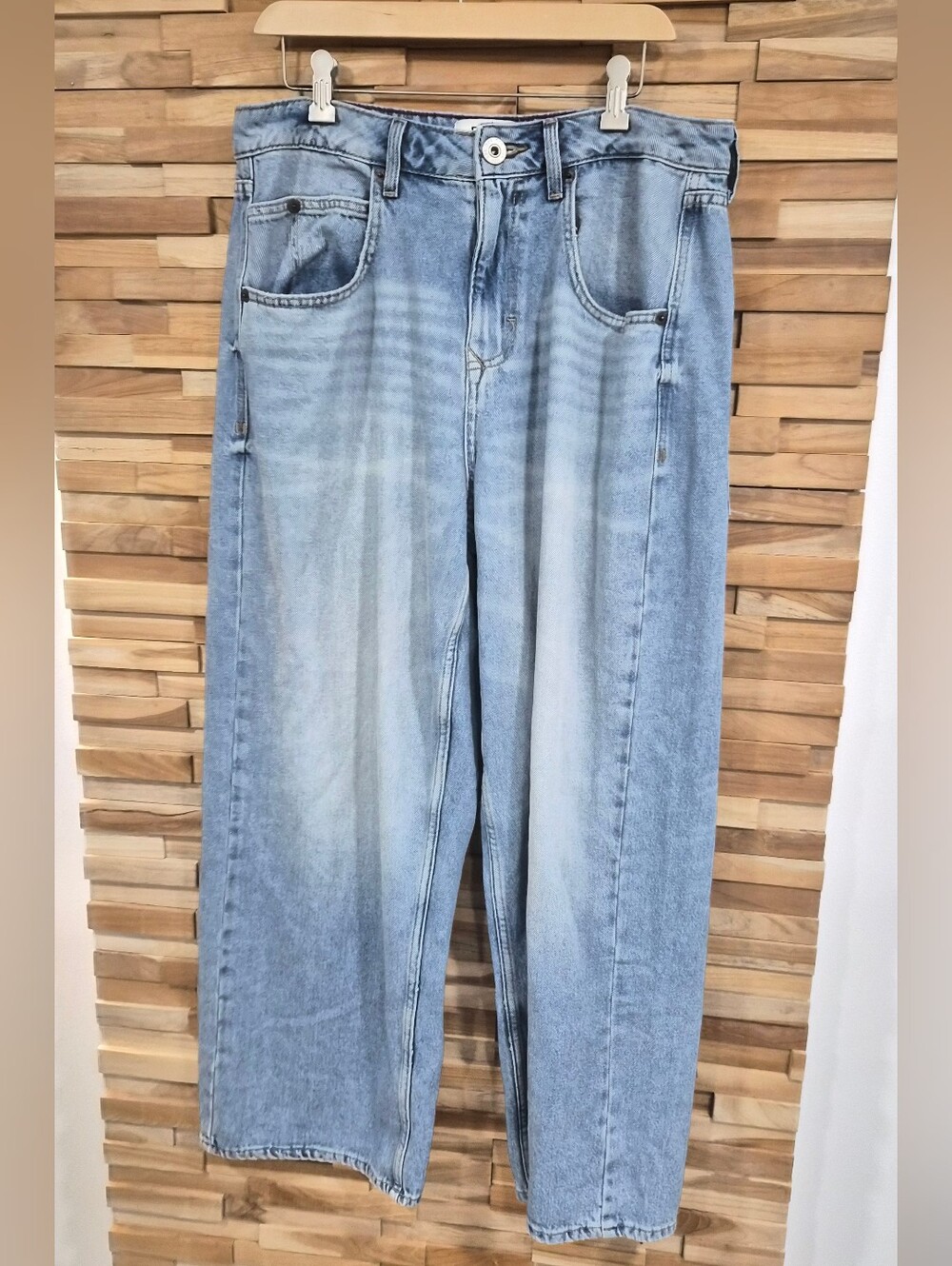 BDG Light Wash Women's Relaxed Jeans - Size 29 W - WORN ONCE